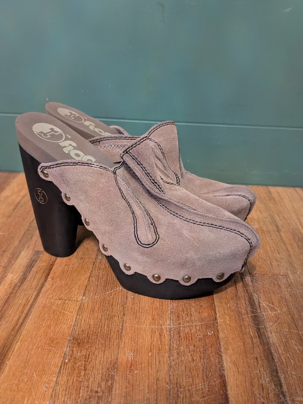Flogg Diana Clogs. Suede and wood